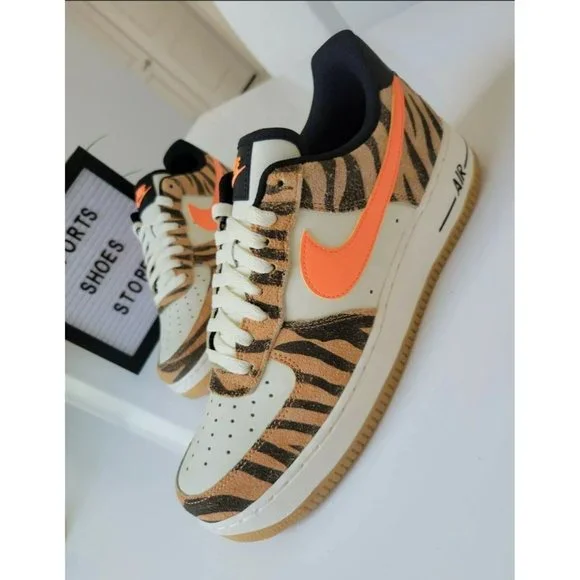 A49 SIZE 10 MEN'S NIKE AIR FORCE 1'07 PRM COCONUT MILK ORANGE DJ6192 100